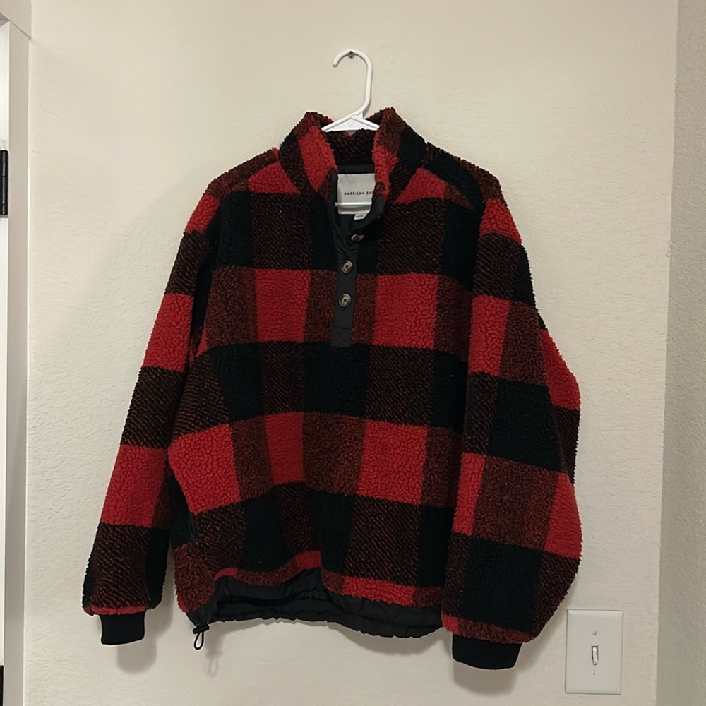 American Eagle Large Red Black Plaid Sherpa Pullover w Buttons